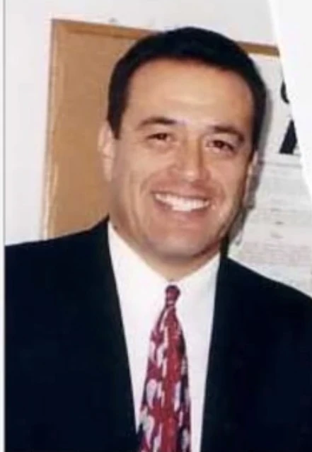 Default photograph on the Frank Sierras wiki article.